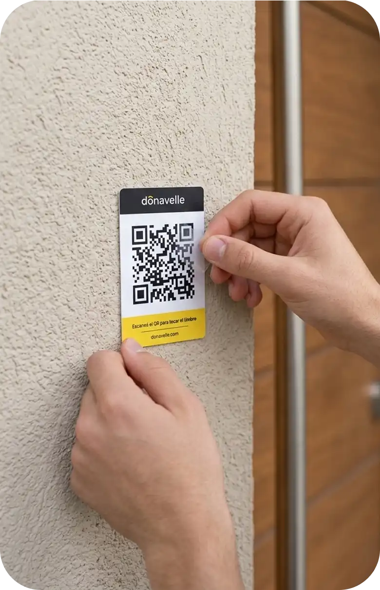 Pega el QR en tu puerta